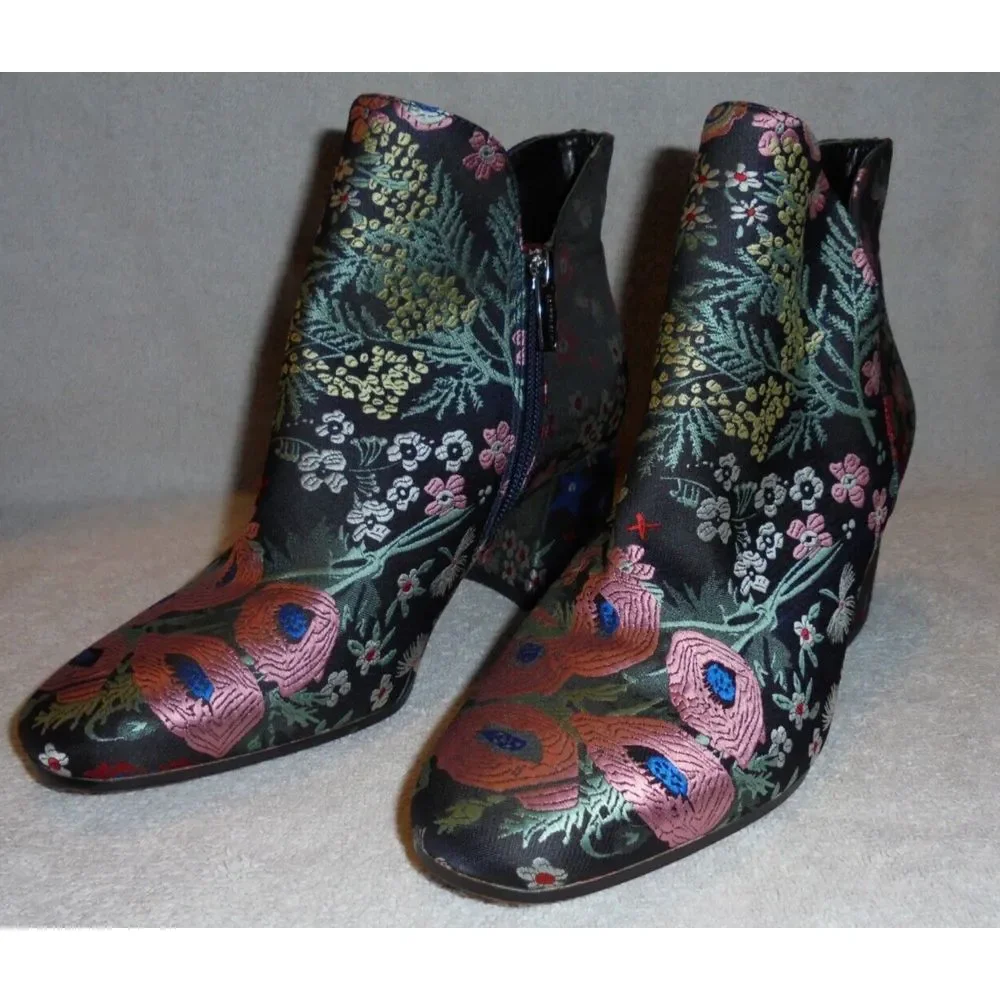 Vince Camuto Boots Floral Embroidered Block Heels‎ Womens 6.5M